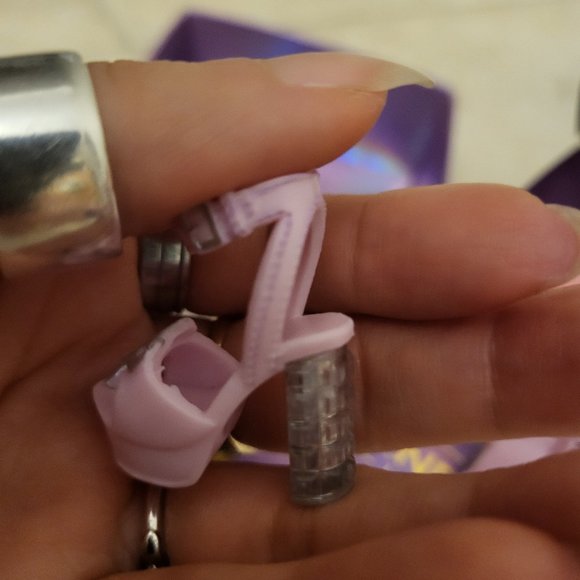 Rainbow High Mini Accessories Studio Violet Pumps - Picture 4 of 12